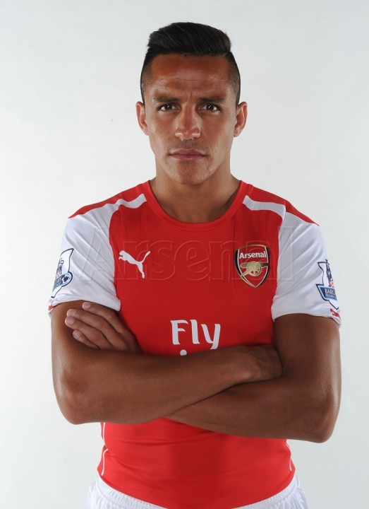alexis sanchex in new arsenal puma kit